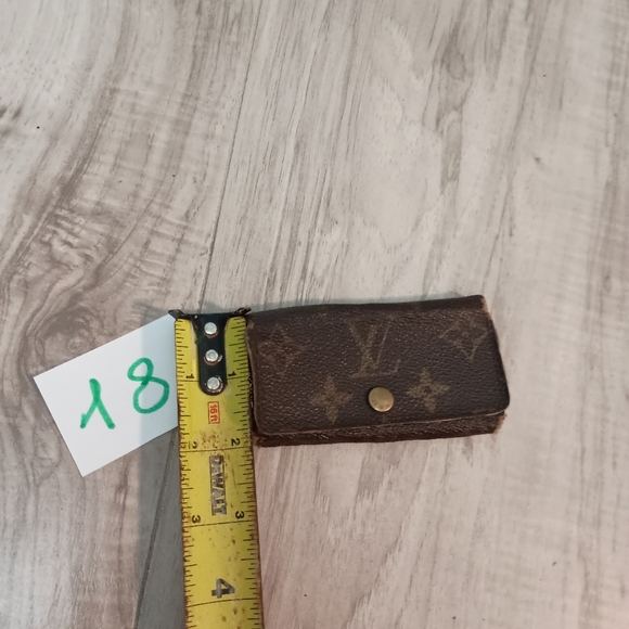 LOUIS VUITTON Key Case Monogram - Picture 12 of 12